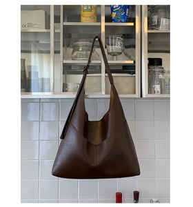 Deep brown large-capacity hobo bag with V-shaped stitching and vintage leather texture