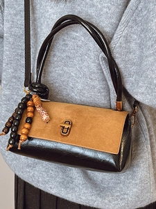 Retro contrast color shoulder bag in black leather and brown suede with wooden beads