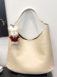 Sac à Bandoulière Hobo de Grande Capacité en Cuir PU Vintage Sac Fourre-Tout Minimaliste pour Femmes Avec Pendentif Chien en Peluche