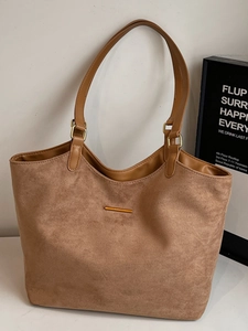 Sac cabas vintage en daim marron avec poignées en cuir et détails en métal doré