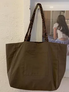 Retro leopard print suede tote bag with large capacity and stylish shoulder straps
