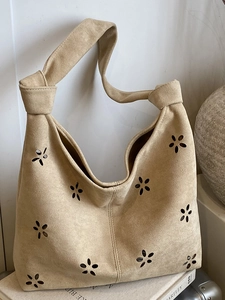 Sac cabas en daim beige ajouré de fleurs avec nœud sur bandoulière au style rétro pur