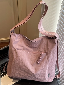 Sac à bandoulière minimaliste en nylon rose clair à grande capacité pour le quotidien
