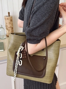 Retro grass green woven tote bag with large capacity and brown leather patch pocket