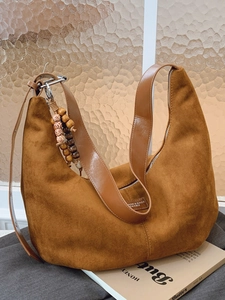 Women Large Capacity Faux Suede Hobo Shoulder Bag Minimalist PU Leather Crossbody Bag With Wooden Bead Charm Commuter Tote
