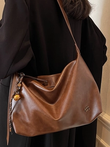 Large capacity dark brown leather tote bag with metal logo and chic charm detail