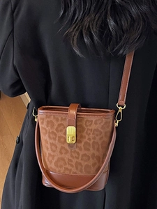 Brown leopard print bucket tote bag with gold metal twist lock for autumn fashion