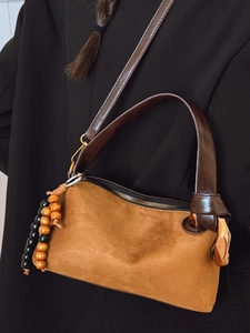 Sac sous le bras en daim marron vintage avec perles en bois et poignée en cuir pour femme