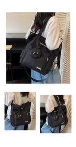 Vue détaillée du sac en toile nylon noir avec une petite pochette amovible pour lunettes