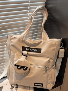 Grand sac fourre-tout beige en nylon avec poches fonctionnelles et porte-clés stylé