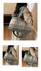 Détail du grand sac cabas en toile bicolore kaki et vert avec bandoulière large