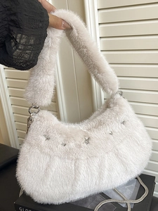 Sac Hobo en Fausse Fourrure pour Femmes Avec Rivets Étoiles Bandoulière Chaîne Peluche Croissant Sac Sous le Bras Mode Hiver