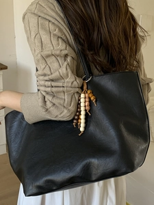 2025 vintage black large tote bag with wooden bead charm and textured leather