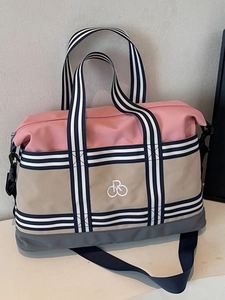 Sac fourre-tout minimaliste imperméable à grande capacité avec design patchwork tricolore