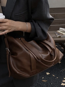 Brown minimalist high-capacity shoulder bag in soft leather for autumn casual fashion