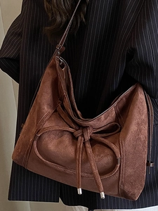 Grand sac cabas rétro en daim marron avec surpiqûres blanches et nœud décoratif