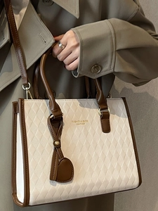 Retro quilted tote bag in white with brown leather trim and gold fashion lettering