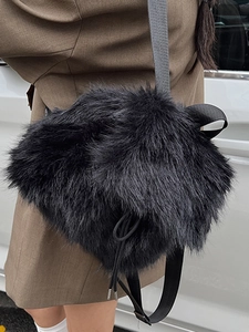 Sac bandoulière chic en peluche noire pour femme avec texture en fausse fourrure douce