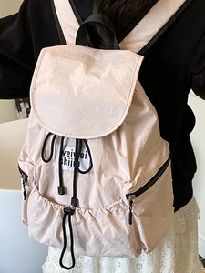 Sac à dos chic rose clair à cordon avec tissu en nylon froissé et rabat