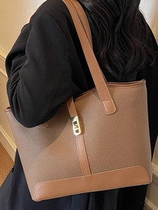 Sac fourre-tout vintage en cuir marron avec fermoir tournant doré et grande taille