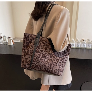 Detail of large capacity leopard print tote bag with reinforced black shoulder straps