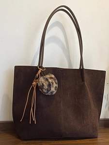 Retro Large Capacity Suede Tote Bag For Women With Leopard Heart Plush Ball Pendant Tassel Fashion Daily Shoulder Bag Polyester Lining