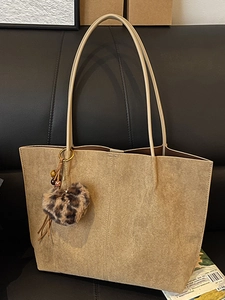 Retro beige large capacity tote bag in suede texture with leopard heart charm