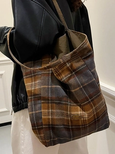 Classic checkered tote bag for women with large capacity and vintage handmade label