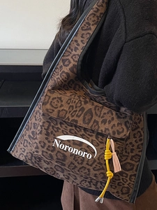 Sac fourre-tout en toile à motif léopard pour femme avec texte Noronoro et pompon déco