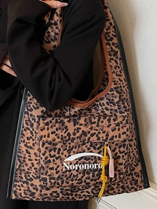 Sac fourre-tout tendance en toile à imprimé léopard avec logo Noronoro et bandoulière