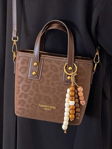 Retro brown leopard print bucket bag with wooden beads for elegant women fashion look