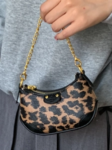 Sac à bandoulière minimaliste à imprimé léopard avec chaîne dorée, mode automne 2025