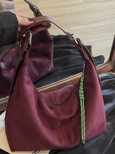 Retro burgundy oversized tote bag with velvet texture and contrasting green woven strap detail
