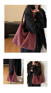Detail shot of the large burgundy leopard print hobo tote bag for daily commuting