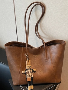 Women Large Capacity PU Leather Tote Bag Minimalist Urban Casual Commuter Shoulder Bag With Plush Rabbit Pendant