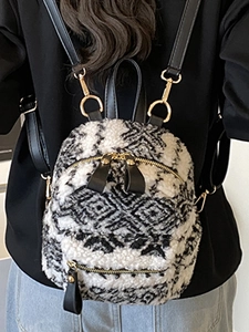 Mini sac à dos en peluche à motif léopard avec des motifs géométriques noir et blanc