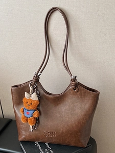 Minimalist PU Leather Large Capacity Tote Bag For Women Retro Autumn Shoulder Bag With Bear Pendant Office Work Commuter Handbag