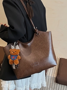 Retro brown leather tote bag for women with large capacity and cute bear keychain