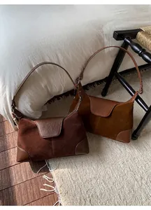 Détails de sacs à main patchwork en daim et cuir café et caramel pour l'automne