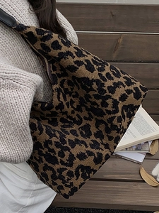 Retro leopard print knit tote bag for women with large capacity and shoulder strap
