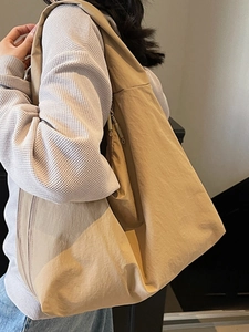 Grand sac cabas kaki minimaliste en tissu texturé pour le travail et les loisirs