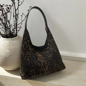 Leopard print hobo tote bag made of durable canvas with black leather straps and retro style