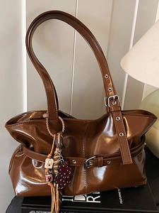 Sac à Épaule en Cuir PU Brillant pour Femmes Minimaliste Urbain Sac Fourre-tout Plissé Sous le Bras Avec Boucles Grande Capacité