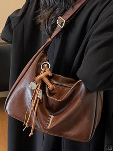 Grand sac cabas rétro marron pour femme avec breloque cheval et bandoulière réglable