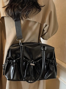 Retro black pleated tote bag with large capacity and versatile shoulder strap for women