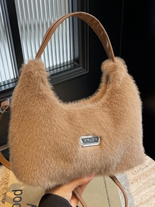 Women Stylish Plush Shoulder Bag Faux Fur Crossbody Bag Fashion Autumn Winter Plush Handbag Shoulder Bag For Daily Travel