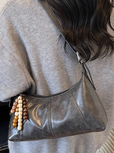 Sac à bandoulière vintage gris foncé minimaliste avec perles en bois et cuir mat