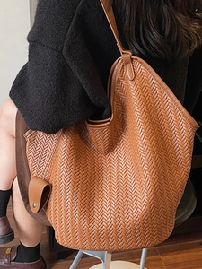 Sac fourre-tout vintage tressé en cuir caramel avec une grande capacité de rangement