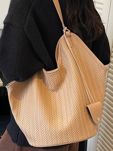 Sac fourre-tout tissé kaki minimaliste avec bandoulière et petite pochette assortie