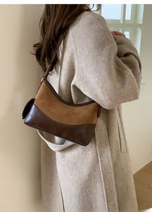 Detailansicht der Vintage-Unterarmtasche in braunem Wildleder und Leder-Kontrastfarbe
